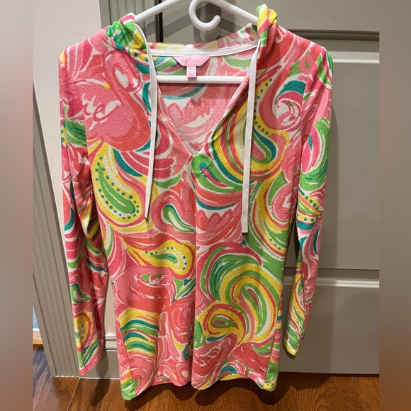 Lilly Pulitzer Tops - Lilly Pulitzer Pink Multi Swirl V-Neck Hoodie